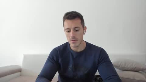 Snapshot of roberto4ever chatting on February 9, 10:20 am roberto4ever online show from February 9, 10:20 am