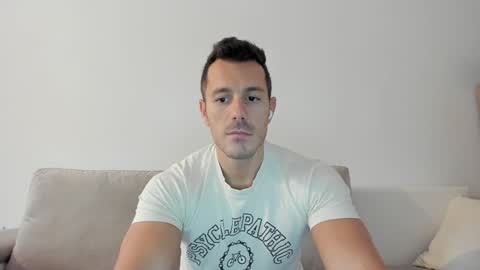 Snapshot of roberto4ever chatting on January 21, 7:04 am roberto4ever online show from January 21, 7:04 am