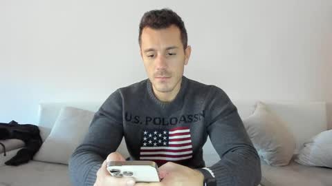 Snapshot of roberto4ever chatting on February 10, 1:55 pm roberto4ever online show from February 10, 1:55 pm
