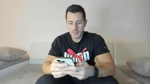 Snapshot of roberto4ever chatting on February 11, 6:11 pm roberto4ever online show from February 11, 6:11 pm