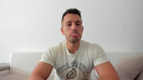 Snapshot of roberto4ever chatting on September 13, 11:12 am roberto4ever online show from September 13, 11:12 am