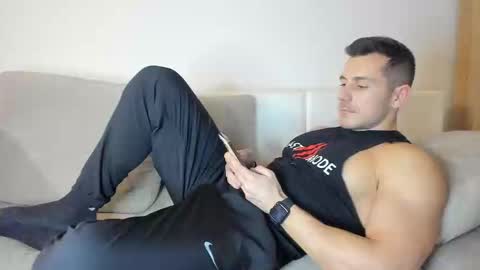 Snapshot of roberto4ever chatting on March 10, 3:52 pm roberto4ever online show from March 10, 3:52 pm