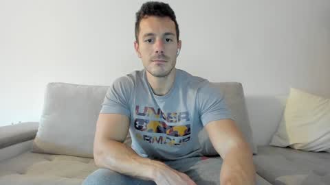Snapshot of roberto4ever chatting on January 28, 2:21 pm roberto4ever online show from January 28, 2:21 pm