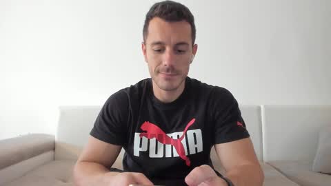 Snapshot of roberto4ever chatting on February 11, 12:47 pm roberto4ever online show from February 11, 12:47 pm