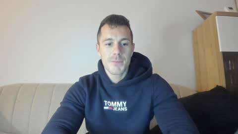 Snapshot of roberto4ever chatting on December 4, 4:43 pm roberto4ever online show from December 4, 4:43 pm