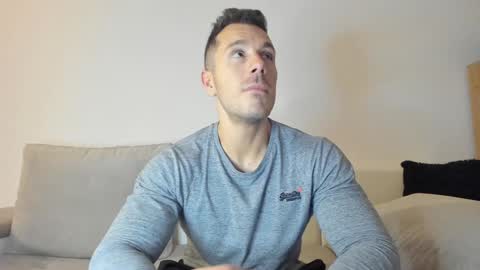 Snapshot of roberto4ever chatting on January 13, 2:53 pm roberto4ever online show from January 13, 2:53 pm