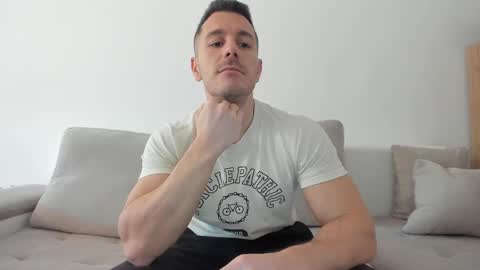 Snapshot of roberto4ever chatting on March 5, 10:22 am roberto4ever online show from March 5, 10:22 am