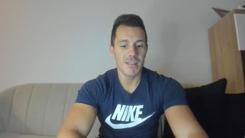 Snapshot of roberto4ever chatting on January 4, 2:35 pm roberto4ever online show from January 4, 2:35 pm