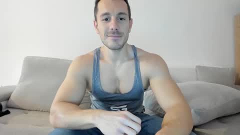 Snapshot of roberto4ever chatting on March 3, 12:17 pm roberto4ever online show from March 3, 12:17 pm