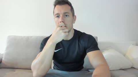Snapshot of roberto4ever chatting on January 20, 7:15 am roberto4ever online show from January 20, 7:15 am