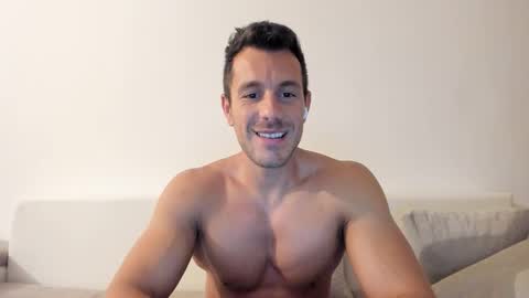 Snapshot of roberto4ever chatting on September 9, 4:51 pm roberto4ever online show from September 9, 4:51 pm