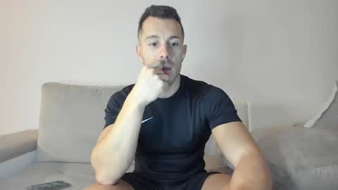 Snapshot of roberto4ever chatting on February 18, 5:31 am roberto4ever online show from February 18, 5:31 am
