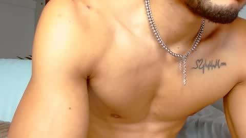 Snapshot of roby_millerr chatting on February 27, 1:30 am roby_millerr online show from February 27, 1:30 am