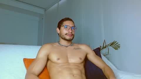Snapshot of roby_millerr chatting on March 3, 9:26 pm roby_millerr online show from March 3, 9:26 pm