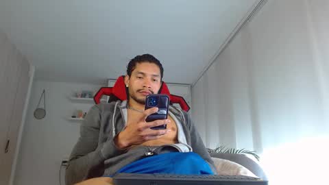 Snapshot of roby_millerr chatting on February 15, 2:11 pm roby_millerr online show from February 15, 2:11 pm