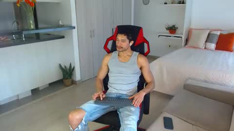 Snapshot of roby_millerr chatting on February 6, 4:25 pm roby_millerr online show from February 6, 4:25 pm