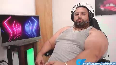 rodrixxx54 online show from January 4, 1:10 am