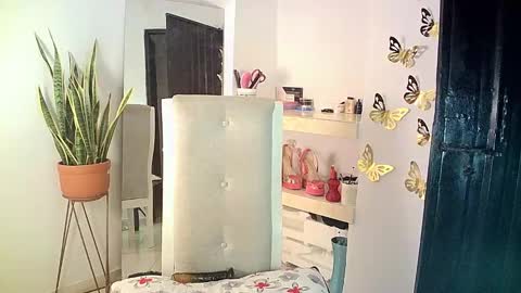 Snapshot of rosalindasexy chatting on February 8, 2:58 am Rosalinda online show from February 8, 2:58 am