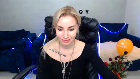 Snapshot of rose__shine chatting on February 21, 2:06 pm rose shine online show from February 21, 2:06 pm