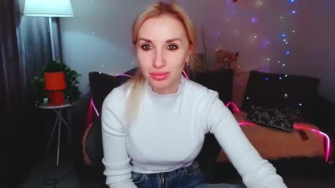 Snapshot of rose__shine chatting on February 22, 12:18 pm rose shine online show from February 22, 12:18 pm