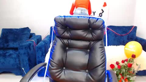 Snapshot of rose__shine chatting on February 18, 2:06 pm rose shine online show from February 18, 2:06 pm