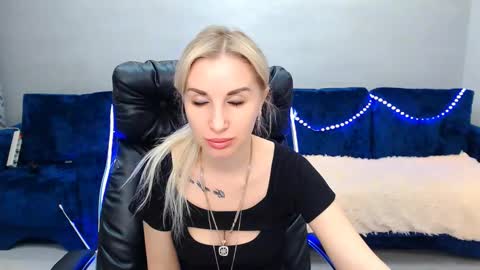 Snapshot of rose__shine chatting on February 14, 10:38 am rose shine online show from February 14, 10:38 am