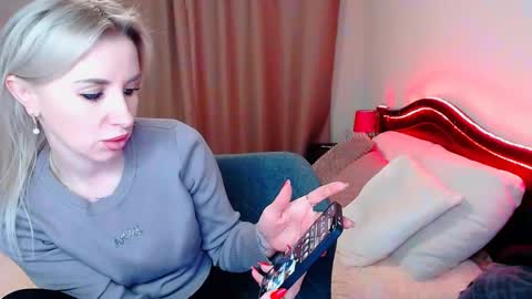 Snapshot of rose__shine chatting on January 9, 1:35 pm rose shine online show from January 9, 1:35 pm