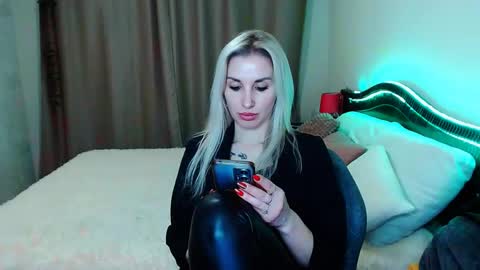 Snapshot of rose__shine chatting on January 7, 5:42 pm rose shine online show from January 7, 5:42 pm