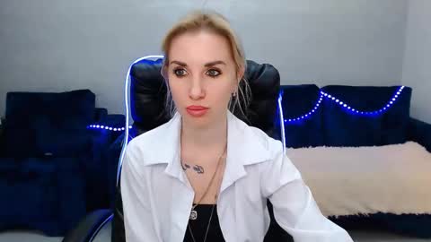 Snapshot of rose__shine chatting on February 12, 4:33 pm rose shine online show from February 12, 4:33 pm