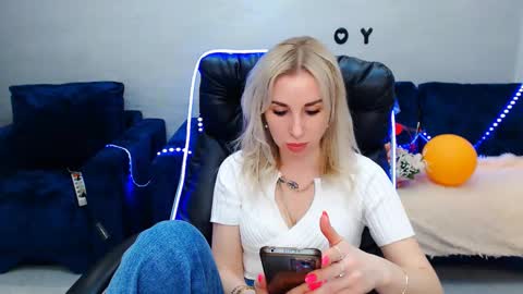 Snapshot of rose__shine chatting on March 8, 11:37 am rose shine online show from March 8, 11:37 am