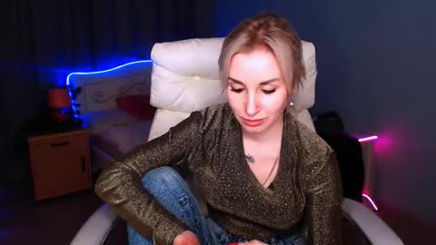 Snapshot of rose__shine chatting on January 25, 1:19 pm rose shine online show from January 25, 1:19 pm
