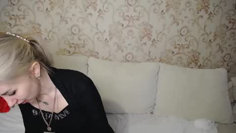 Snapshot of rose__shine chatting on February 9, 11:04 am rose shine online show from February 9, 11:04 am