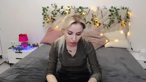 Snapshot of rose__shine chatting on March 2, 10:45 am rose shine online show from March 2, 10:45 am