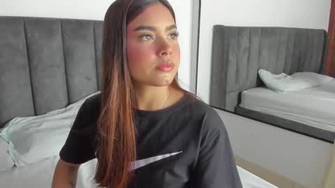 Snapshot of rose_evans__ chatting on February 22, 1:13 pm Rose online show from February 22, 1:13 pm