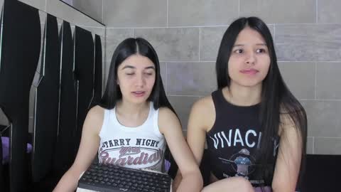 Snapshot of roseandmiah chatting on December 30, 7:04 am Rose y Miah online show from December 30, 7:04 am