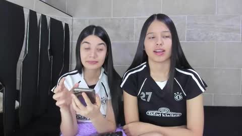 Snapshot of roseandmiah chatting on March 4, 6:15 am Rose y Miah online show from March 4, 6:15 am