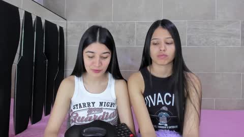 Snapshot of roseandmiah chatting on January 11, 7:39 am Rose y Miah online show from January 11, 7:39 am