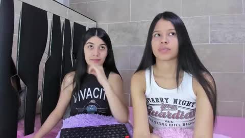Snapshot of roseandmiah chatting on February 14, 6:34 am Rose y Miah online show from February 14, 6:34 am