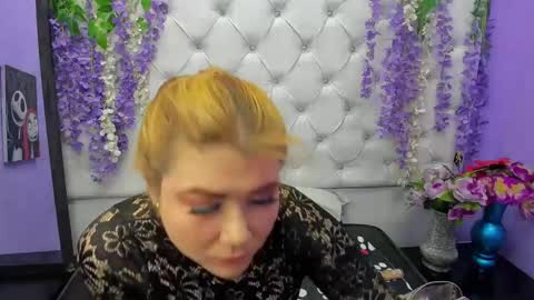 Snapshot of roselyn_arnold chatting on September 17, 1:03 pm Julieta online show from September 17, 1:03 pm