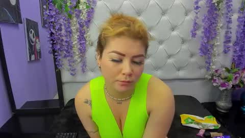 Snapshot of roselyn_arnold chatting on September 16, 1:02 pm Julieta online show from September 16, 1:02 pm