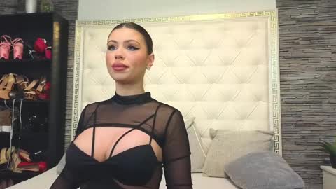 Snapshot of rosevanessa chatting on February 25, 6:33 pm Gabriela online show from February 25, 6:33 pm