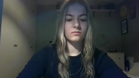 Snapshot of rosie_june chatting on December 13, 11:02 am Rosie online show from December 13, 11:02 am