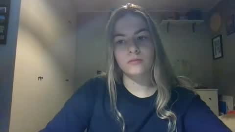 Snapshot of rosie_june chatting on December 18, 11:02 am Rosie online show from December 18, 11:02 am