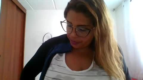 Snapshot of rossanalionheart chatting on March 2, 12:01 pm Rossana online show from March 2, 12:01 pm