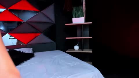 roxanne_evan online show from September 18, 12:03 am
