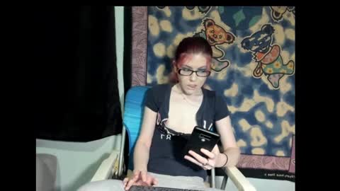 roxihazeleyes online show from March 8, 7:49 am