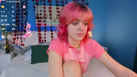 Snapshot of roxy_woow chatting on February 17, 8:19 am Roxy GMT3 1100-1700 MonTueThuFriSat online show from February 17, 8:19 am