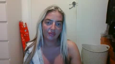 Snapshot of rubyredxxxoxxx chatting on December 15, 4:59 pm rubyredxxxoxxx online show from December 15, 4:59 pm