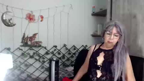 Snapshot of ruth_blue21 chatting on February 22, 2:06 am ruth_blue21 online show from February 22, 2:06 am