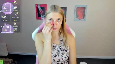 Snapshot of sabrina_moun chatting on September 10, 1:28 am sabrina_moun online show from September 10, 1:28 am